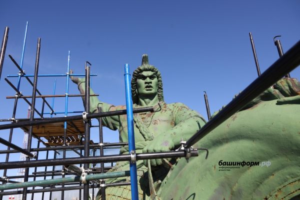 В Уфе начался демонтаж памятника Салавату Юлаеву